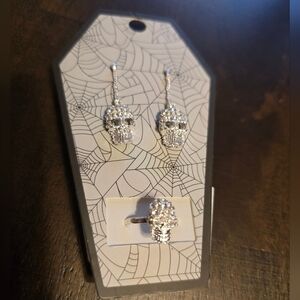 🌈NWT Skull 💀 Ring and Set Of Dangling Rhinestone Embellished Skull Earrings